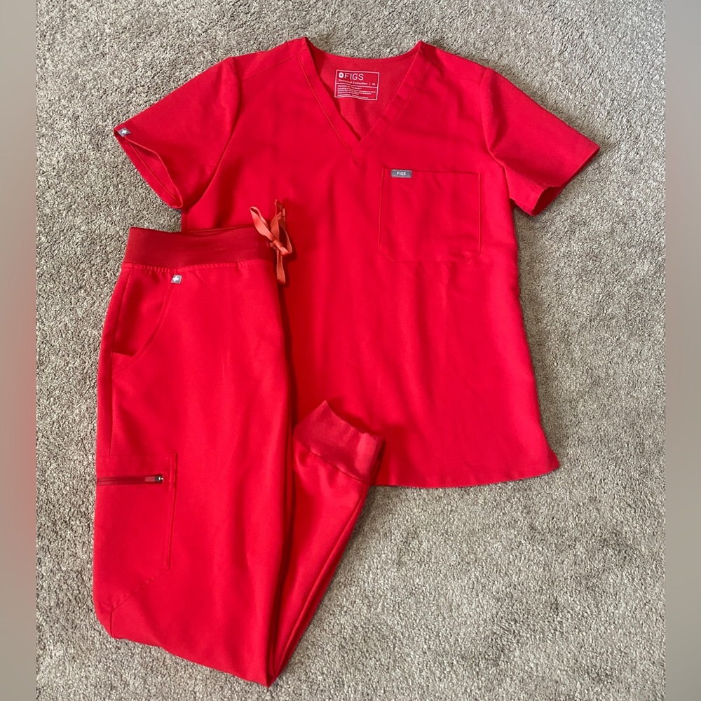 Figs Scrub Set in Pop Red